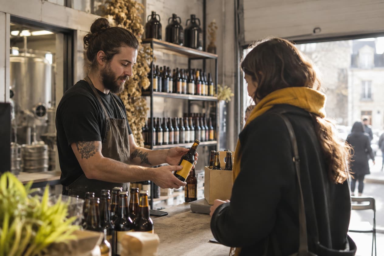 Boutique d’une brasserie rennaise, étagères de bouteilles