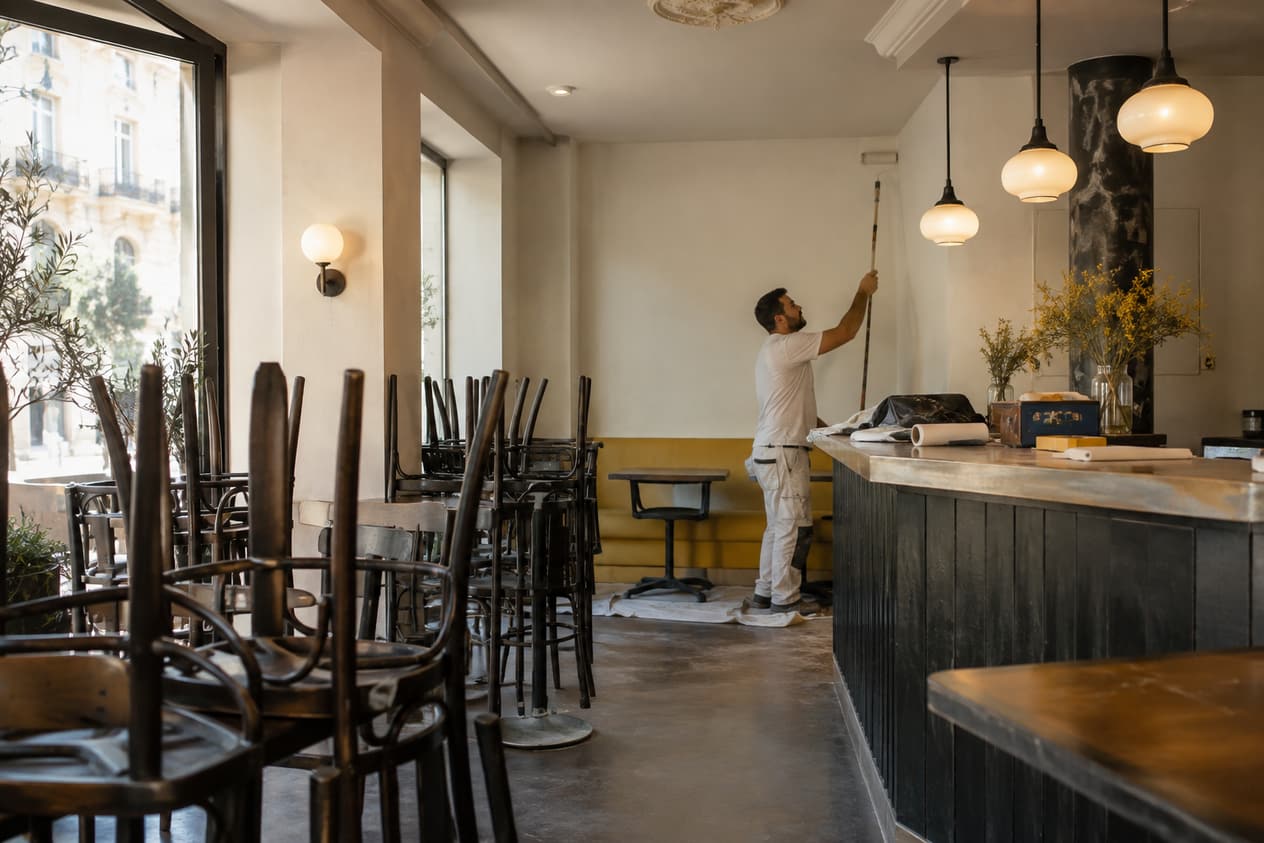 Salle de restaurant en cours d’aménagement avant ouverture à Montpellier
